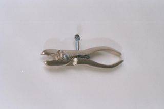 Hills Hog Ringer With Spring For Ear Tags